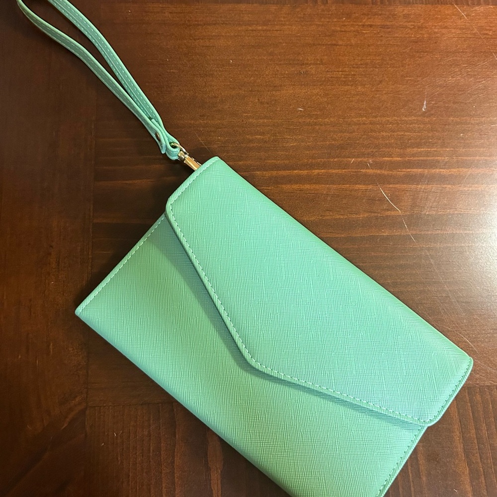 Travelambo Wallet with wristlet.